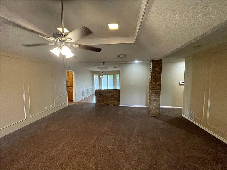 407 Hillcroft Cir — Photo 3