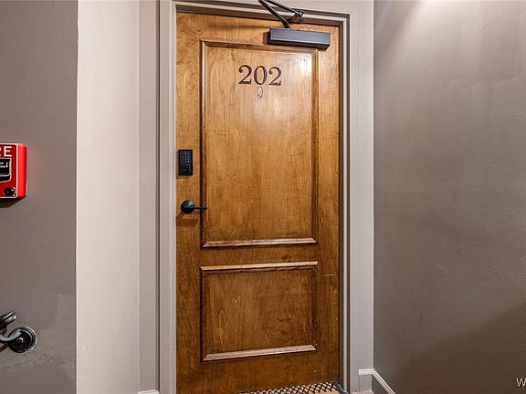 4th image of 2304 University Blvd #202
