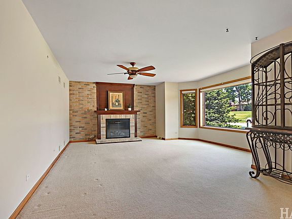 3rd image of 612 Edelweiss Dr