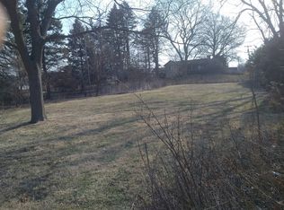 17W774 Riordan Rd, Villa Park, IL 60181