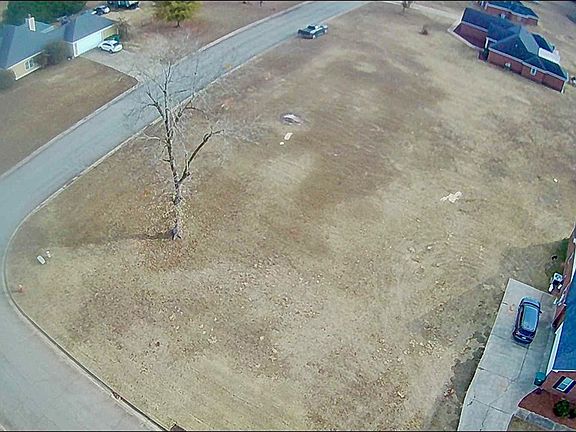 3rd image of 104 Barrondale Ct