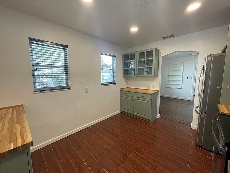 4221 Burlington Ave N — Photo 8