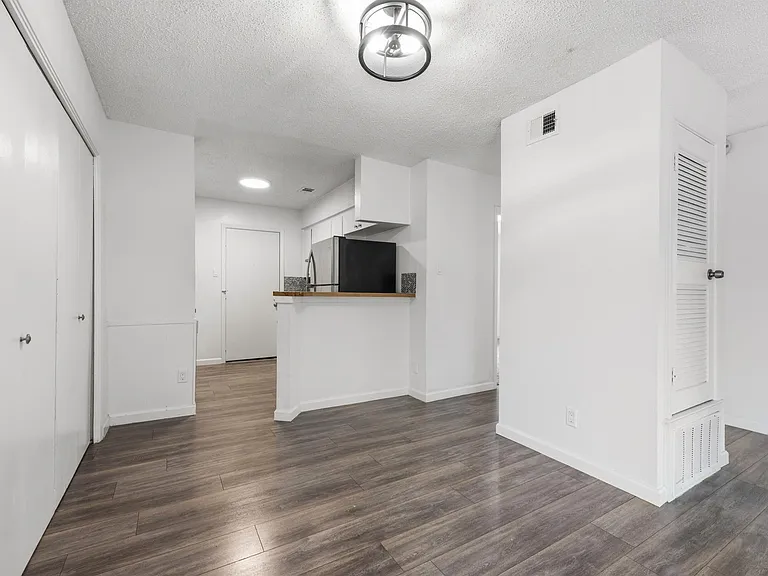 11301 Oakwood Dr #B — Photo 9