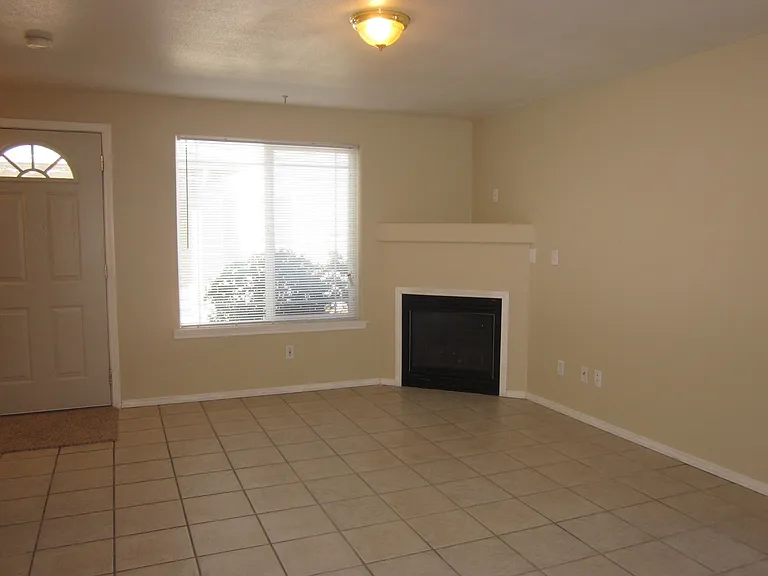1730-36 SW Juniper Ave — Photo 2