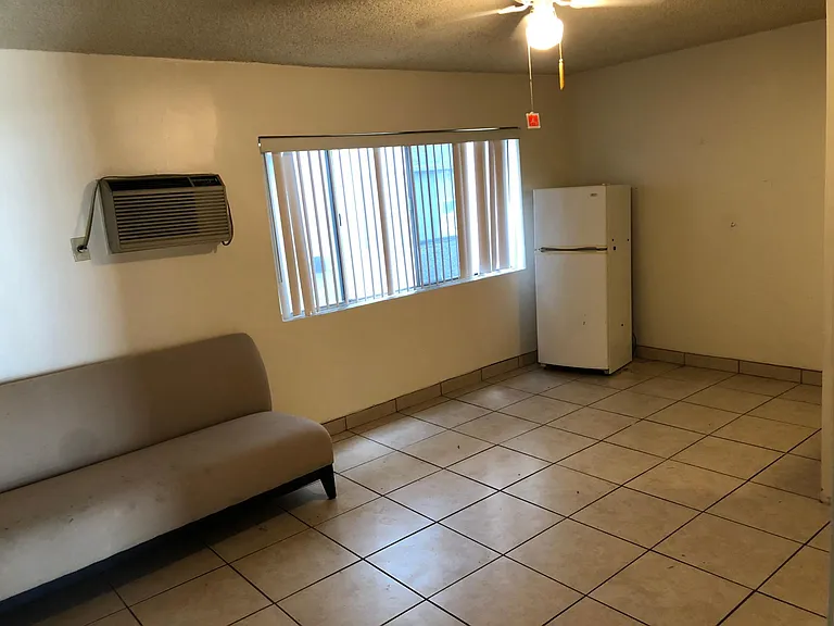 16515 Victory Blvd — Photo 10