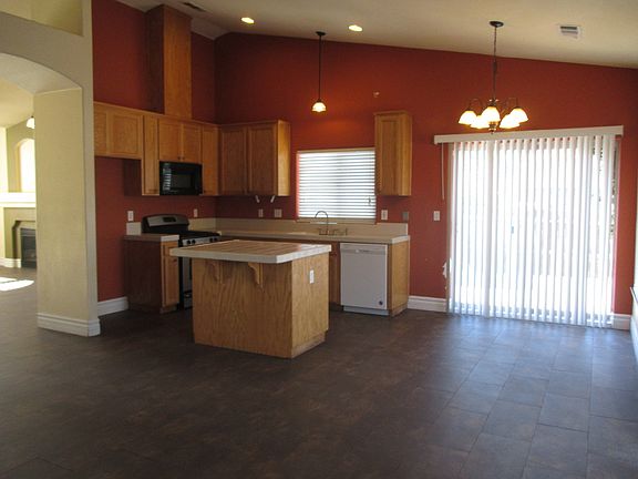 5th image of 606 Winepress St