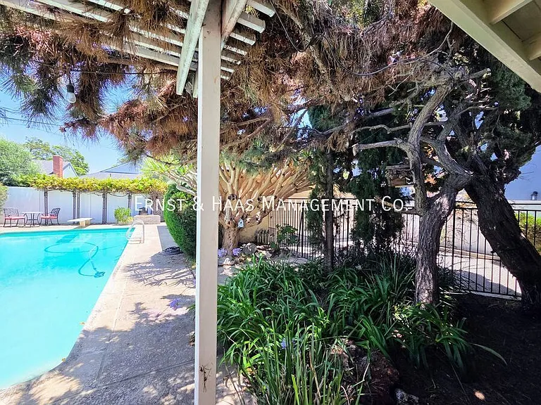 2080 Senasac Ave — Photo 31