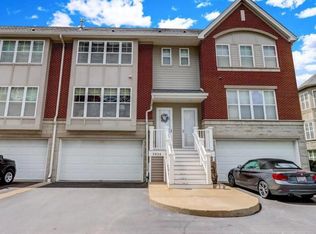 3924 S Lake Dr #1143, Saint Francis, WI 53235