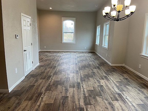 Spacious dining & living