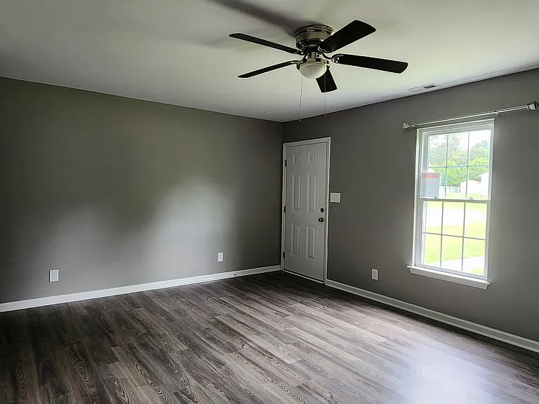610 Miller Ave — Photo 3