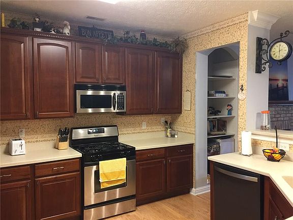 2nd image of 2043 Riverstone Ct