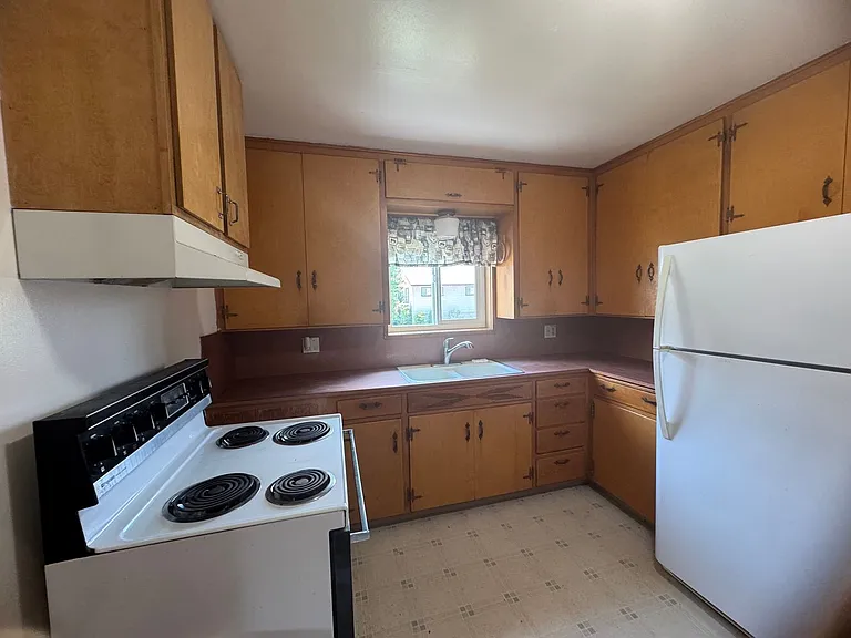 260 Cavalier Dr — Photo 3