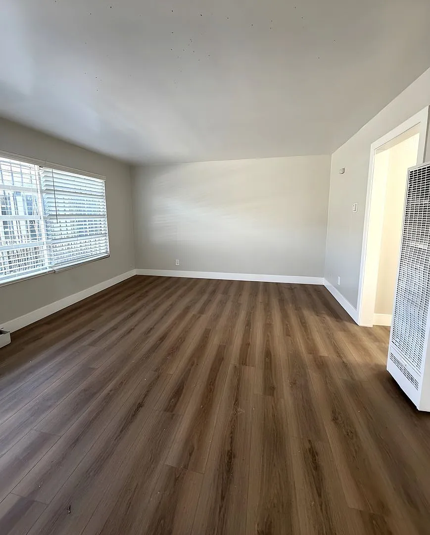 2 bed, 1.0 bath, 850 sqft, $2,450 — Photo 2