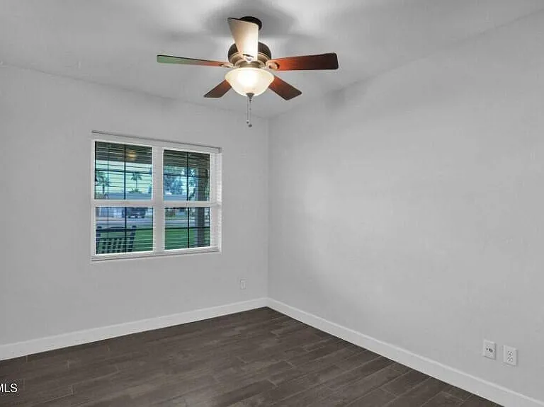 3229 E Clarendon Ave — Photo 14