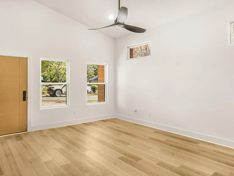 571 Buford St NW — Photo 10