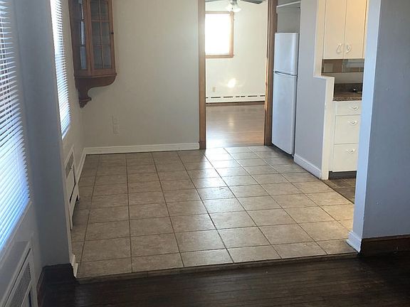 3rd image of 1834 1st Ave NE #202