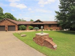 1702 Meadowcroft Dr, New Castle, PA 16101