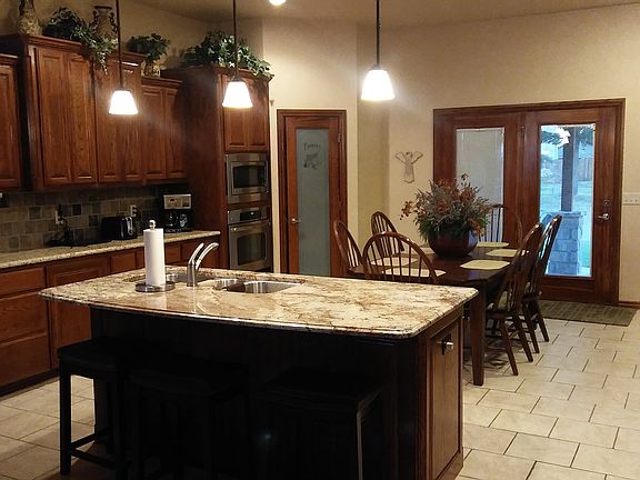 west side of kitchen 
