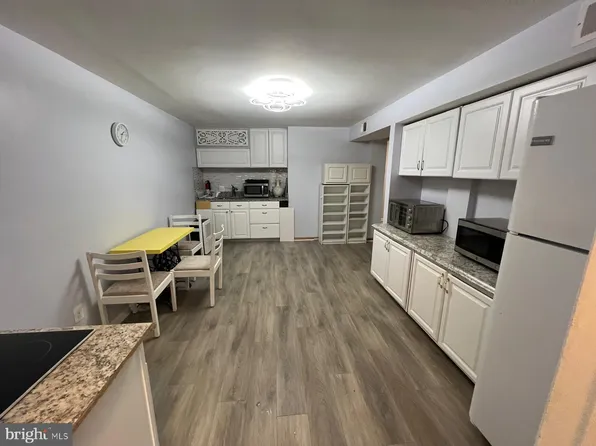 513 Creek Crossing Rd NE, Vienna, VA 22180