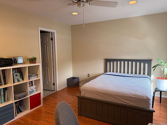 4th image of 463 Penns Way