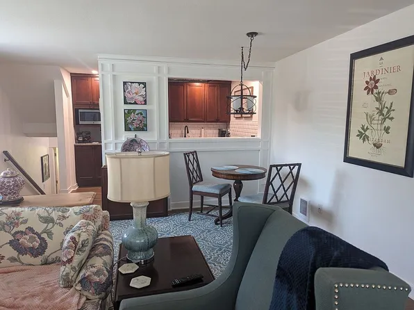 9200 NE Juanita Dr #1-B, Kirkland, WA 98034