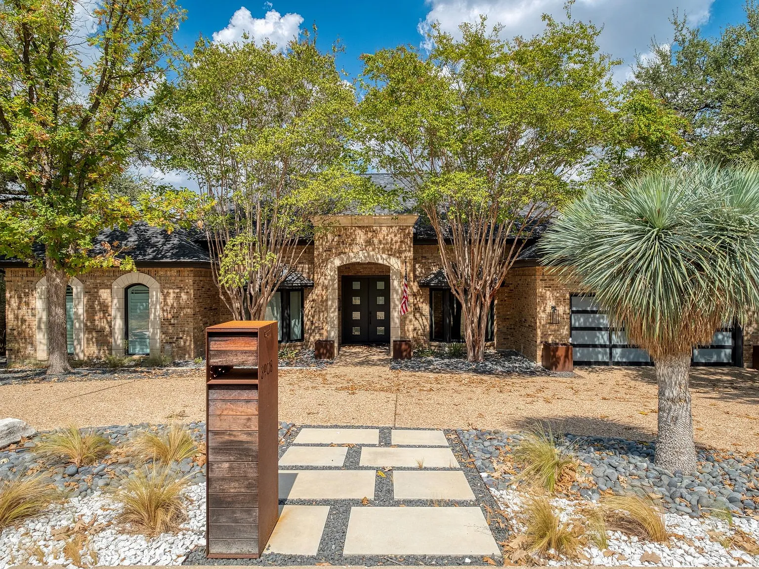 3 bed, 3.0 bath, 2625 sqft, $7,995 — Photo 1