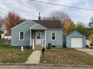 920 2nd St NW, Waverly, IA 50677