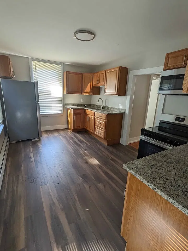 3 bed, 1500 sqft, $1,600 — Photo 1