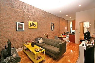 Rented by R New York