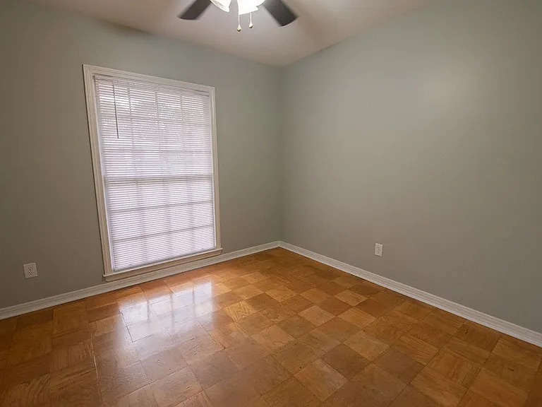 4361 Montclair Cir E — Photo 8
