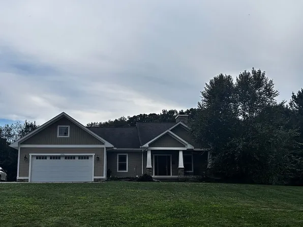 2976 Greenleaf Rd, Akron, OH 44312