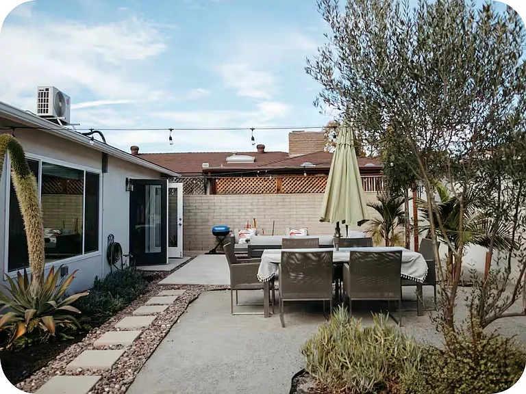 4588 Winona Ave — Photo 1