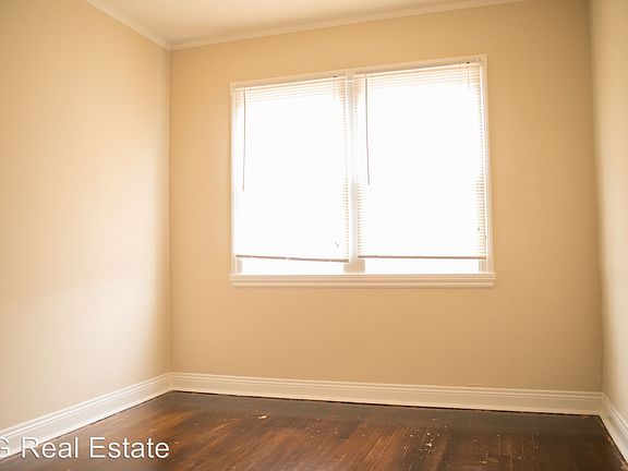 4th image of 3201 Beaumont Ave APT 27