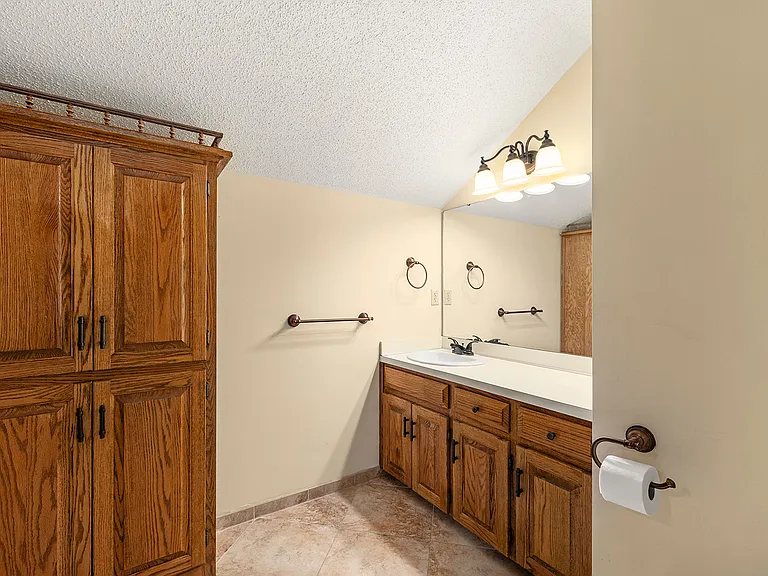 3753 N Pickwick Ave — Photo 32