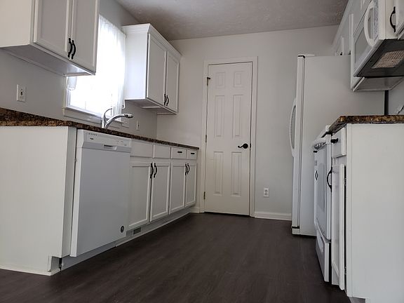 3rd image of 1311 Oak Knolls Dr