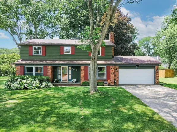 29859 Club House Ln, Farmington Hills, MI 48334