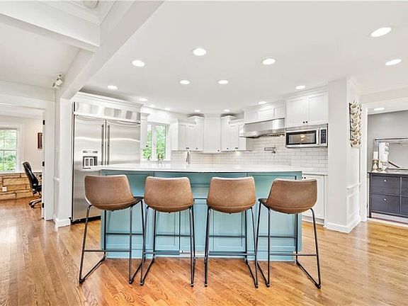 5th image of 4 Woodland Dr
