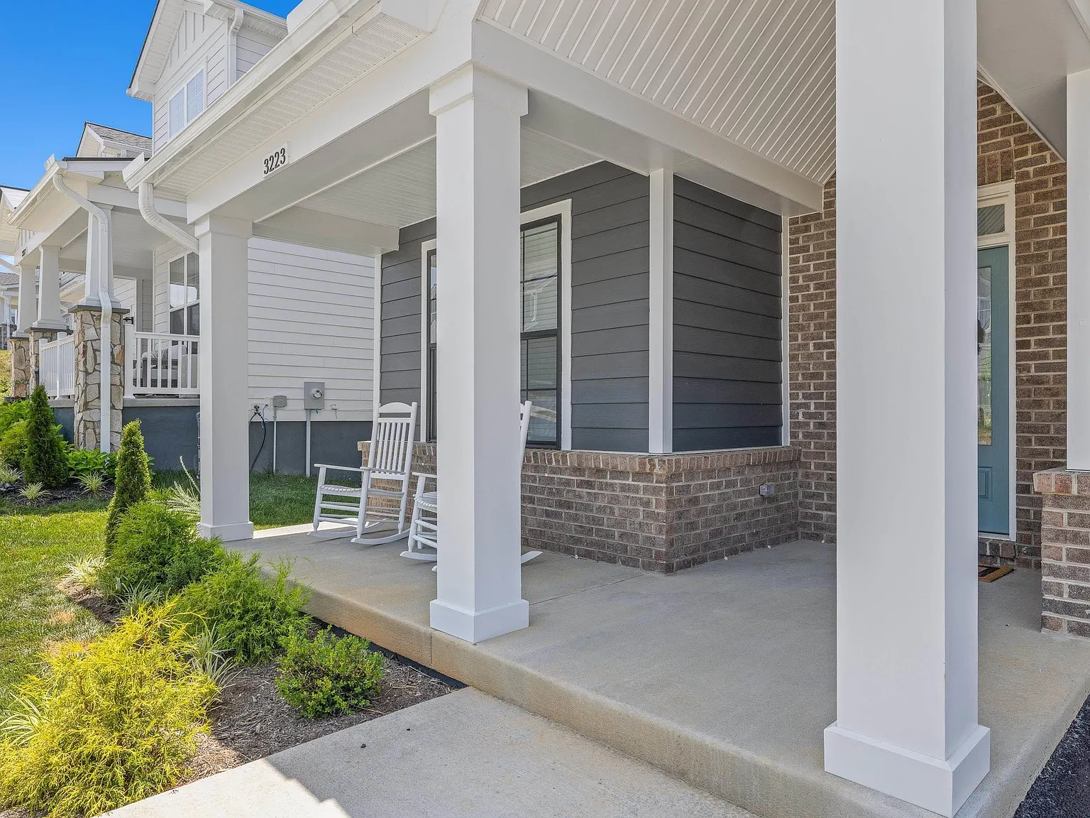 4 bed, 3.5 bath, 2921 sqft, $4,200 — Photo 2