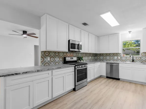 304 Washington St, Wolfe City, TX 75496