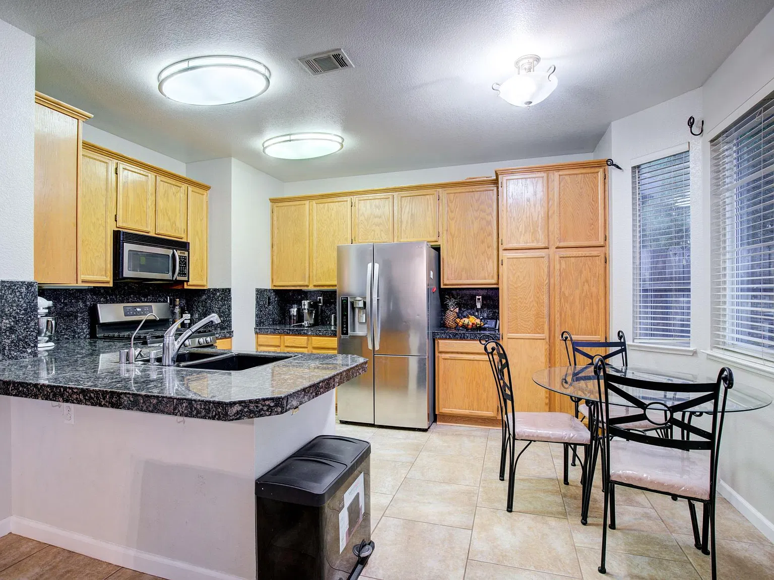 4 bed, 1913 sqft, $3,385 — Photo 4