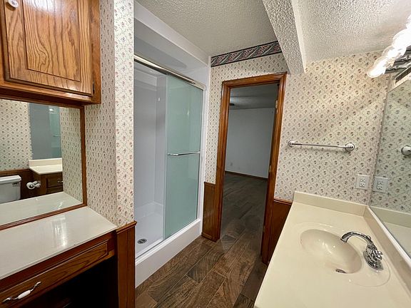 3rd image of 612 Westridge Ct