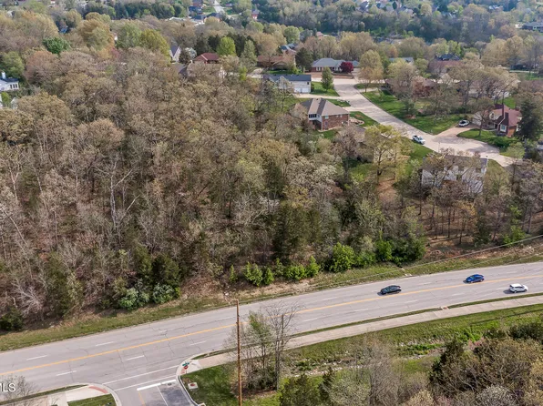 Carriage Ct, Jefferson City, MO 65109