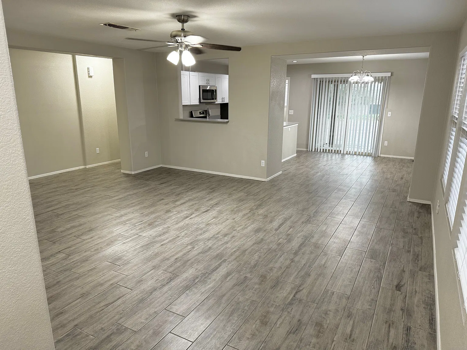 3 bed, 2.0 bath, 1413 sqft, $1,900 — Photo 4