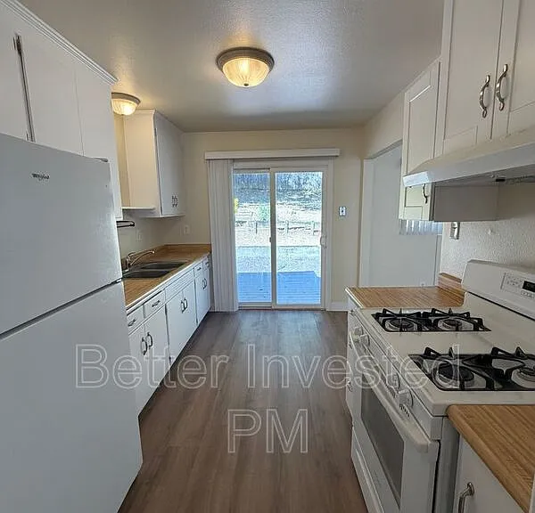 206 Rosemary Ln — Photo 4