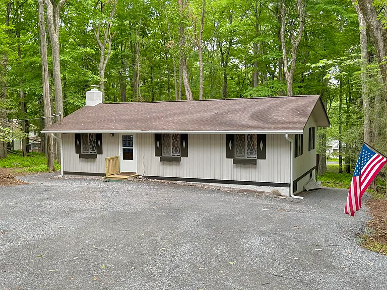 1455 Lake Ln — Photo 1