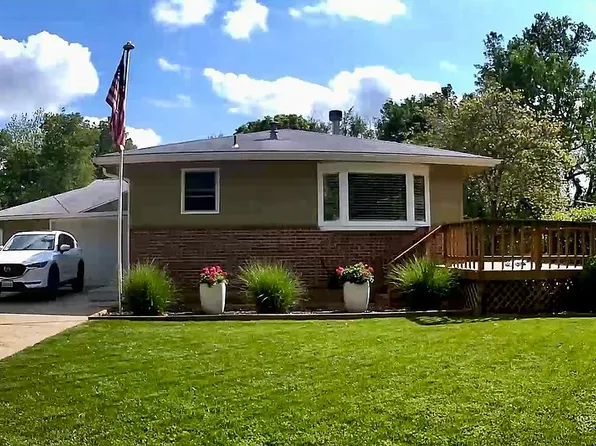 2415 Justin Dr, Manhattan, KS 66502