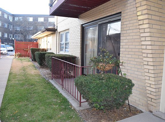 2nd image of 5511 W Higgins Ave APT 1B
