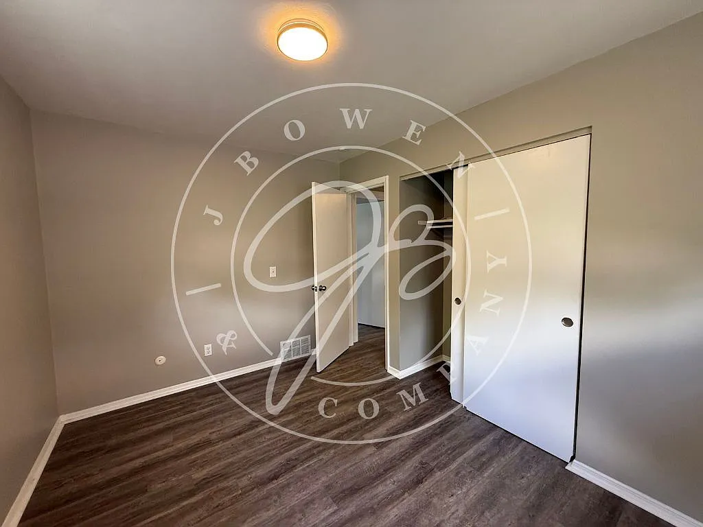 3 bed, 1.5 bath, 1075 sqft, $1,395 — Photo 2