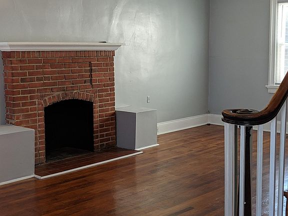 4th image of 105 Saint Claire Ln