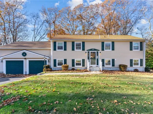 19 Lancer Ln, West Warwick, RI 02893